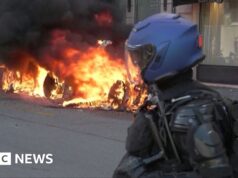 Manifestantes entram em confronto com a polícia antes da cimeira do G7 em Genebra