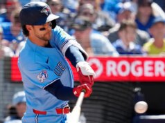 Os Blue Jays se recuperam enquanto a tentativa de jogo duplo de Orioles é negada porque o jogador de campo interno da regra dos árbitros não tenta marcar o corredor
