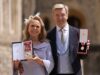 Torvill e Dean comemoram aposentadoria com homenagens de King