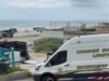Trabalhador de pedágio de praia da Flórida é morto após motorista bater na estrutura antes de ficar preso na areia, diz o xerife