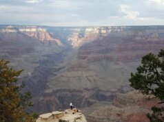 Três caminhantes idosos morrem nas trilhas internas do Grand Canyon com o aumento das temperaturas