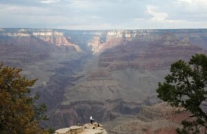 Três caminhantes idosos morrem nas trilhas internas do Grand Canyon com o aumento das temperaturas