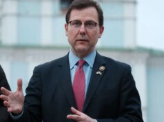 O deputado republicano Tom Kean deve retornar ao Congresso hoje após uma doença misteriosa