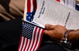 O plano de Trump aumentaria a taxa de solicitação de cidadania em US$ 570