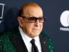 Clive Davis, lendário executivo musical, morre aos 94 anos