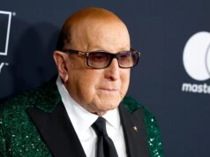 Clive Davis, lendário executivo musical, morre aos 94 anos