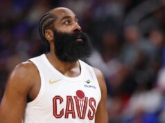 Estrela da NBA, James Harden, preso em Houston por porte ilegal de arma