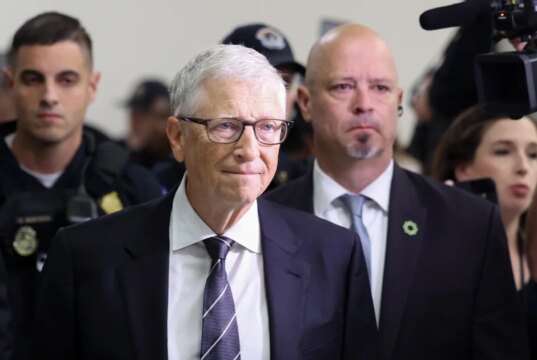 Invoice Gates disse que Epstein tentou usar o conhecimento de seus negócios "para me pressionar"