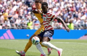 EUA derrotam Austrália na Copa do Mundo e garantem vaga nas oitavas de last