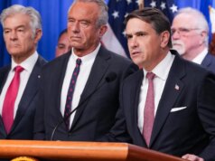 DOJ acusa 10 réus do sul da Califórnia na maior repressão federal à fraude na saúde na história dos EUA