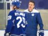 ‘O jogo tem que ser divertido’: Maple Leafs contrata Jim Hiller para os jogadores