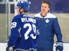 ‘O jogo tem que ser divertido’: Maple Leafs contrata Jim Hiller para os jogadores
