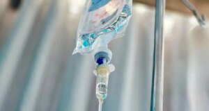 Família culpa sistema hospitalar de IA depois que mulher morre esperando por cama na UTI