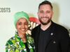 Ilhan Omar sob ataque enquanto a renda do marido cai de milhões para US$ 200 em nova divulgação