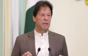 Tribunal do Paquistão prende quatro líderes do partido Imran Khan por 10 anos e absolve ex-FM