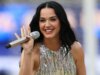 Katy Perry despreza ex-namorados famosos antes de acenar docemente para Justin Trudeau em um momento atrevido no palco