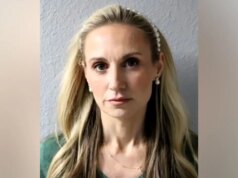 Ex-prefeito da Louisiana pega pena de prisão por sexo com amigo adolescente do filho em festa em casa