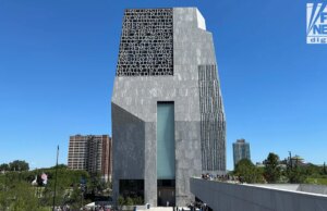 Visitantes do Obama Heart dizem que o projeto é um símbolo da ‘excelência negra’, reivindicam um legado livre de escândalos enquanto Trump destrói