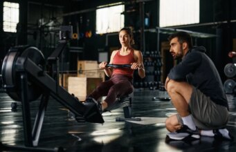 Os 6 principais erros da máquina de remo que você comete durante o treino cardiovascular