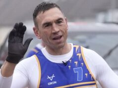 Sinfield foi nomeado cavaleiro enquanto Donald, Scarratt e Murphy faziam EFCs
