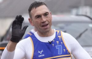 Sinfield foi nomeado cavaleiro enquanto Donald, Scarratt e Murphy faziam EFCs