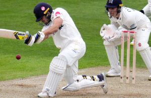 Carlson ajuda Glamorgan na tão esperada vitória do County Championship sobre Surrey