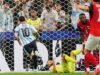 Messi faz história na pontuação com dois gols para garantir a classificação da Argentina