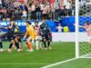 Os anfitriões EUA derrotam o Paraguai com vitória na abertura enquanto Balogun brilha