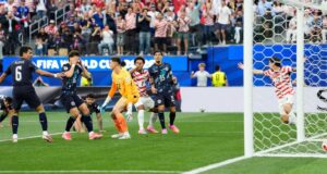 Os anfitriões EUA derrotam o Paraguai com vitória na abertura enquanto Balogun brilha