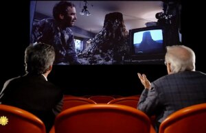 Steven Spielberg assiste cena de "Encontros Imediatos de Terceiro Grau"
