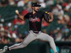 O destro do Braves, Spencer Strider, sai do jogo contra o Mets com dores no braço