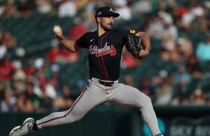 O destro do Braves, Spencer Strider, sai do jogo contra o Mets com dores no braço