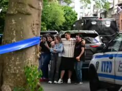 Garoto de NY encontra o cadáver da mãe com a garganta cortada; ‘alguém a seguiu até em casa’, diz marido