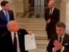 Versalhes II: Trump assina acordo com o Irã no único lugar que os historiadores não recomendariam