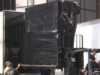 Tripulações descarregando equipamentos fora do MSG, alimentando rumores de casamento de Taylor Swift e Travis Kelce