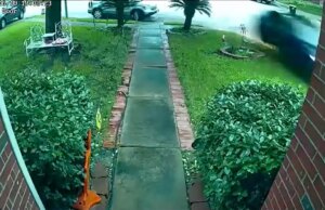 Tesla em modo piloto automático saiu da estrada e bateu em casa, matando uma mulher de 76 anos lá dentro, dizem autoridades