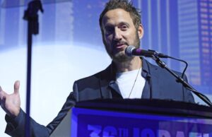 Tribeca Competition condena a piada ‘ofensiva’ de estupro de cachorro do ator Elon Gold e da influenciadora Lizzy Savetsky