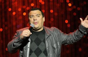 O comediante de ‘Thoughts of Mencia’ Carlos Mencia é preso sob suspeita de crime de evasão fiscal, anuncia o promotor do condado de LA