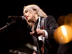 Telefones proibidos na turnê de Phoebe Bridgers, incluindo seus exhibits de Halloween no Intuit Dome