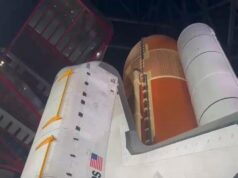 California Science Heart anuncia information de abertura para ver o ônibus espacial Endeavour em posição de lançamento