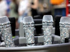 Lantejoulas! Rainhas dançantes! ABA! Vá aos bastidores da turnê de 25 anos de ‘Mamma Mia!’ no Ahmanson