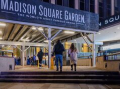 Homem cai e morre durante present de rock no Madison Sq. Backyard
