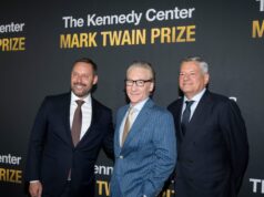 Invoice Maher aceita o prêmio de humor Twain enquanto o Kennedy Middle navega pela turbulência da period Trump