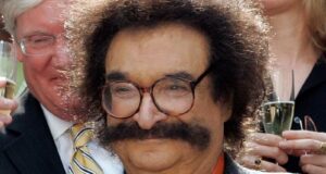 Gene Shalit, crítico de cinema de longa knowledge do programa ‘At the moment’, com cabelo espesso e bigode enorme, morre aos 100 anos