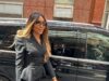 Naomi Campbell comparece a um tribunal de Londres para prestar depoimento contra sua proibição de administrador de caridade