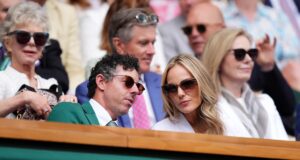 Quem está no Royal Field em Wimbledon? Rory McIlory e Richard E Grant entre as estrelas do campeonato no Dia 3