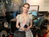 Kelly Osbourne escreve carta comovente aos pais no primeiro aniversário desde a morte de Ozzy