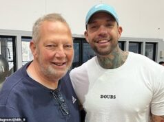 Dave Hand, estrela do MAFS que virou Netflix, fica emocionado em um clipe comovente ao fornecer atualizações sobre a batalha de seu pai contra o câncer: ‘É uma merda’