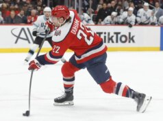 Maple Leafs assina F Brandon Duhaime para contrato de 3 anos