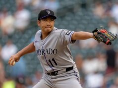 Rockies RHP Tomoyuki Sugano (costas) arranhado vs.